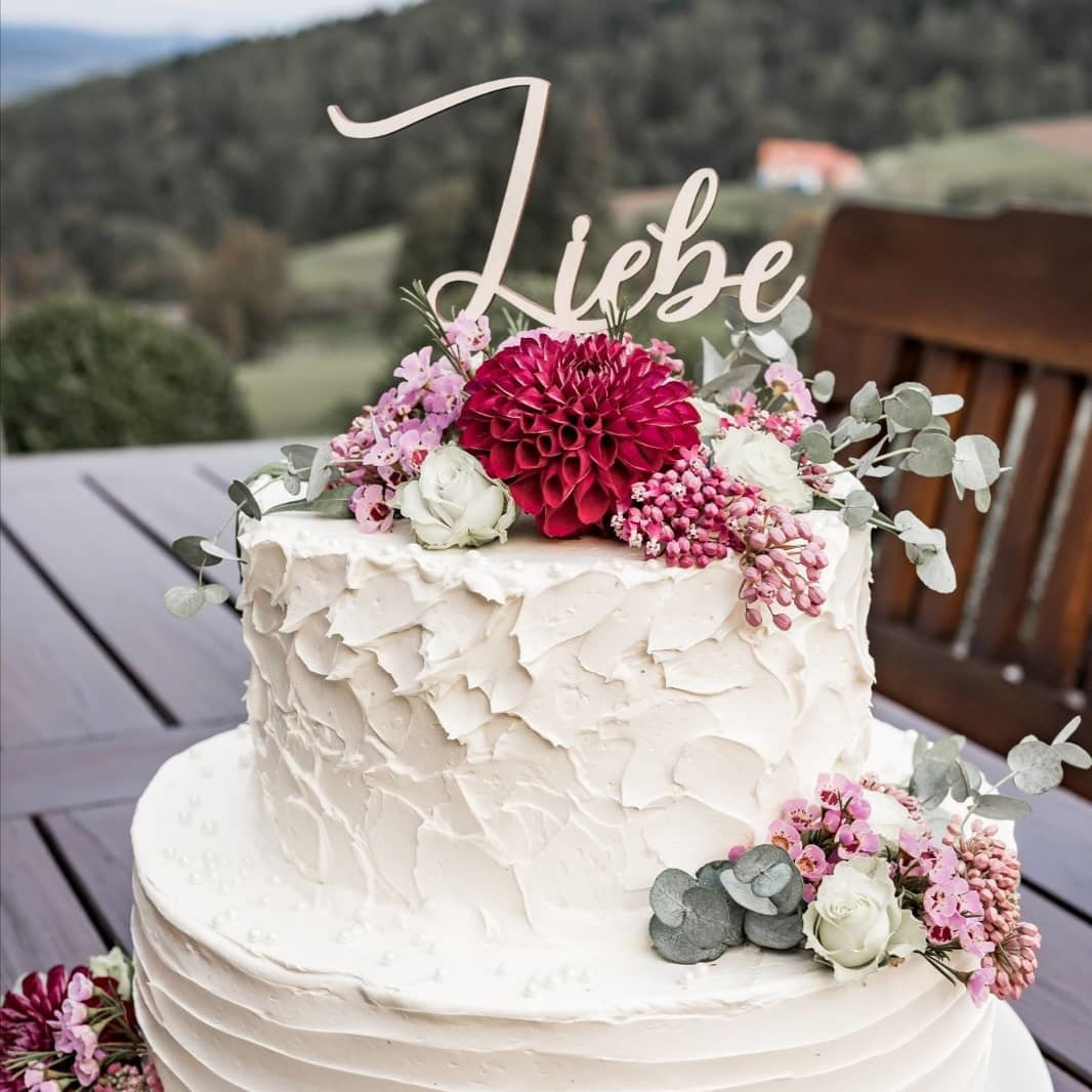 Hochzeitstorte mit Blumendeko von Christines Köstlichkeiten